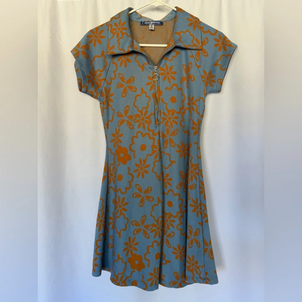 Vintage-Inspired 70s Blue & Orange Floral Zip-Front Women's flare mini Dress - Picture 3 of 4